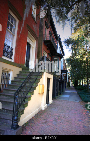 REIHE VON ALTEN WOHNHÄUSERN IN SAVANNAH GEORGIA USA Stockfoto