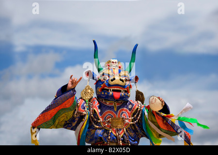 Dschingis Khan s 800. Jubiläum Festival of Eurasia A Bull wie Gott Figur Tänze in der schamanistischen Performance bei der Eröffnung Stockfoto