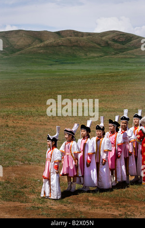 Dschingis Khan s 800. Jahrestag Festival von Eurasia traditionelle Sänger für die Eröffnung durch den Präsidenten der Mongolei durchführen Stockfoto