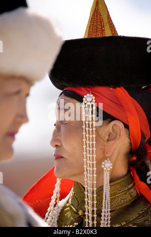 Mongolische Frauen, Sukhbaatar Platz, Ulaanbaatar, Mongolei Stockfoto