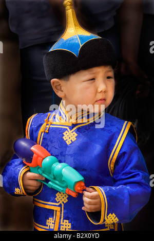 Naadam-Fest feiert das 800. Jubiläum des mongolischen Staates, junge in traditioneller Kleidung, Mongolei Stockfoto