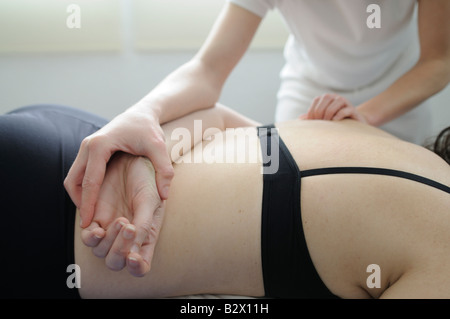 Bewertung der Subescapular Muskulatur. Physikalische Therapie (Physiotherapie). Stockfoto