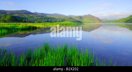 Ein wunderschön ruhiger Morgen um Llyn Dinas in Snowdonia-Nationalpark Nord-Wales Stockfoto