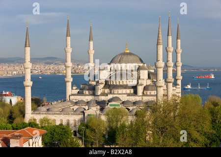 Erhöhten Blick auf die blaue Moschee in Sultanahmet, mit Blick auf den Bosporus, Istanbul, Türkei Stockfoto