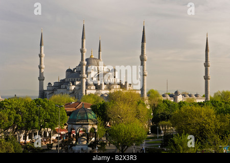 Erhöhten Blick auf die blaue Moschee in Sultanahmet, mit Blick auf den Bosporus, Istanbul, Türkei Stockfoto