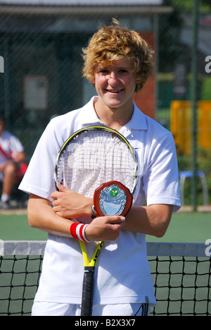 Teenager-Jungen Einzel Sieger, Richmond Junior Tournament, Richmond, Richmond upon Thames, England, Vereinigtes Königreich Stockfoto