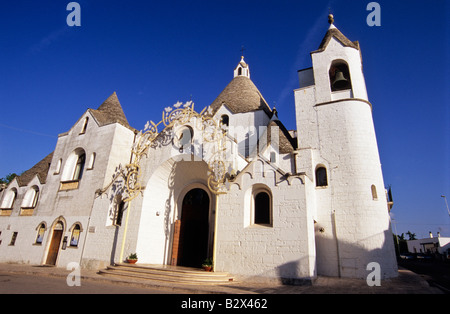 Chiesa ein Trullo, Alberobello, Provinz Bari, Apulien, Italien Stockfoto
