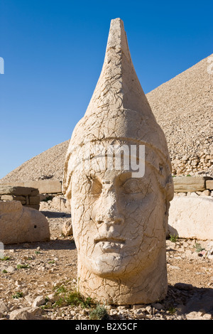 Alte geschnitzte Steinköpfe der Götter Gott Antiochus, Nemrut Dagi, Nemrut Dag, auf dem Gipfel des Mount Nemrut, UNESCO Stockfoto