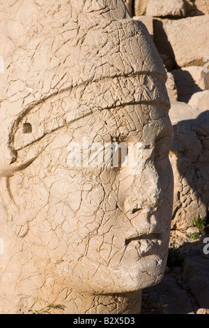 Alte geschnitzte Steinköpfe der Götter Gott Antiochus, Nemrut Dagi, Nemrut Dag, auf dem Gipfel des Mount Nemrut, UNESCO Stockfoto