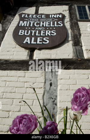 Mitchells und Butlers Ales unterzeichnen im Fleece Inn Public House Bretforton, Worcestershire, UK. Stockfoto