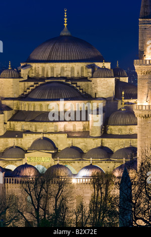 Erhöhten Blick auf die blaue Moschee in Sultanahmet mit Blick auf den Bosporus in Istanbul Türkei Stockfoto