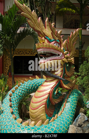 Die mythische Naga Schlange am Dhammikarama Burmese Buddhist Temple, Georgetown, Penang, Malaysia Stockfoto