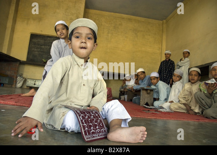 Studenten eine Madrasa in Biswan, einer kleinen Stadt in Uttar Pradesh. Indien. Stockfoto