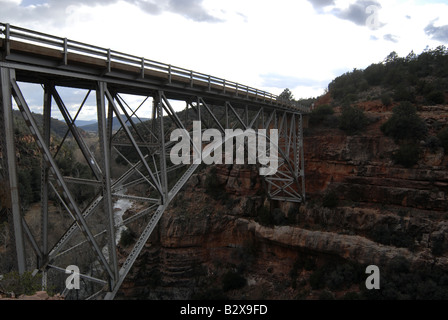 Die Midgley Brücke über Oak Creek Canyon in der Nähe von Sedona Arizona Stockfoto