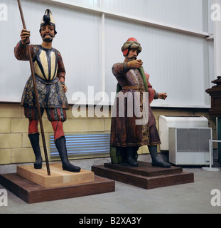 Leben Größe hölzerne Statuen oder Figuren für la Semana Santa Heilige Woche Osterprozessionen in einem Geschäft In Valladolid Spanien verwendet werden Stockfoto