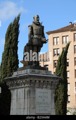 Statue zu Ehren des Schriftstellers Miguel de Cervantes Don Quijote Quixote Valladolid Spanien Stockfoto