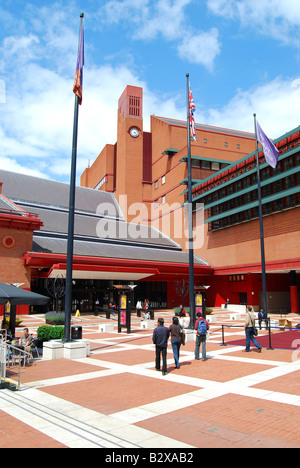 Die British Library aus der Bahnhofshalle, Euston Road, Camden Borough, London, England, Vereinigtes Königreich Stockfoto