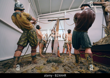 Schwimmer oder PASOS bereit für la Semana Santa Heilige Osterwoche Prozessionen in einem Geschäft In Valladolid Spanien Stockfoto