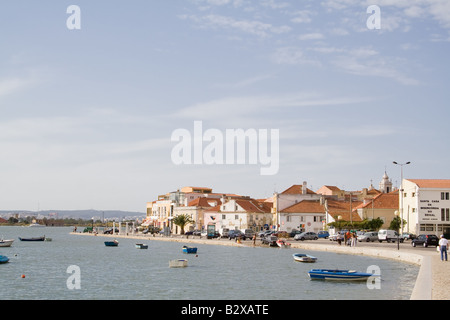 Seixal Stadteinfahrt und Seixal Bay anzeigen. Setubal, Portugal Stockfoto