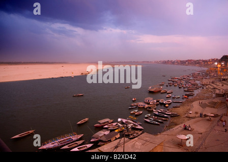 Mann Mandir Ghat, Varanasi (Benares), Uttar Pradesh, Indien, Subkontinent, Asien Stockfoto