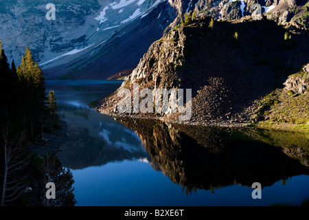 Ellory See liegt östlich von Yosemite-Nationalpark s Osteingang Highway 120 Stockfoto