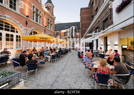 Bürgersteig-Restaurant im Zentrum historischen Stadt Leuven Belgien Stockfoto