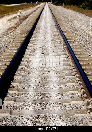 Eisenbahnschienen konvergieren zu Infinity Florida USA Stockfoto