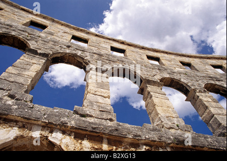 Teil der Mauer - Kolosseum Arena Pula Kroatien Stockfoto