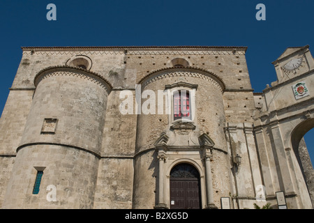 Dom Eingang und Sonnenuhr Bogen am Gerace Stockfoto