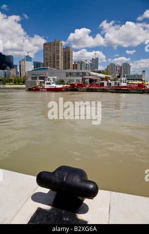 Feuer und Meeresstation 334 und EMS Station 36 im Queens Quay West, Toronto, Kanada. Stockfoto