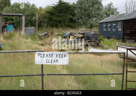 Bitte beachten halten Sie klare Sie am Eingangstor Stockfoto