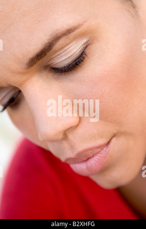 Kopfschuss Frau ein böses Gesicht Stockfoto