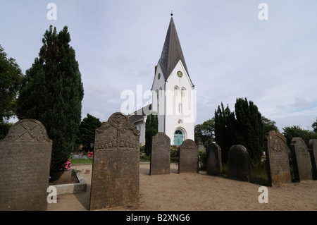 Grabsteine der reiche Kapitäne im Friedhof von St Clemence Kirche auf deutschen Nordsee Insel Amrum Stockfoto