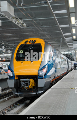 Klasse 222 Meridian Zug in Midland mainline Lackierung am St Pancras Bahnhof Bahnhof London Stockfoto