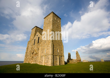 Die alten zerstörten Kirche St. Mary s in Reculver Kent Stockfoto