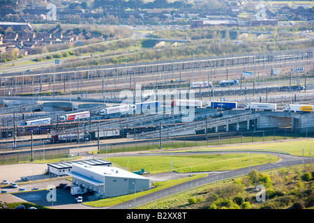 Panoramablick über den Ärmelkanal-Tunnel-Terminal in Folkestone Kent Stockfoto