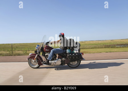 Motorradfahrer auf State Highway 34 in Richtung Sturgis, South Dakota Stockfoto