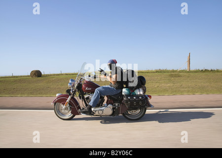 Motorradfahrer auf State Highway 34 in Richtung Sturgis, South Dakota Stockfoto