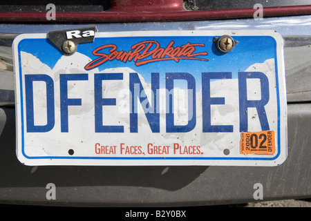 South Dakota benutzerdefinierte Nummernschild lesen "Defender" in South Dakota Stockfoto