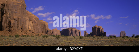 Panoramablick auf roten Buttes und bunten Türme des Monument Valley Navajo Tribal Park, Utah Stockfoto