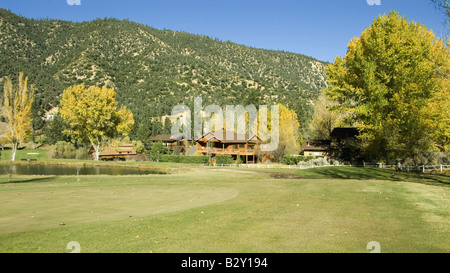 9-Loch-Golfplatz im Herbst bei Pine Mountain Club, Kalifornien Stockfoto