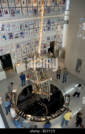 Antenne von der Spitze des World Trade Centers mit 11.09.01 Schlagzeilen dahinter Newseum Museum, Washington D.C. Stockfoto