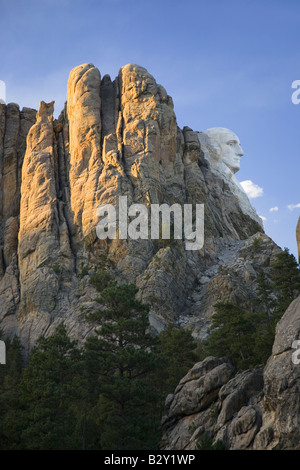 Ein Profil bei Sonnenuntergang von George Washington am Mount Rushmore National Memorial, South Dakota Stockfoto