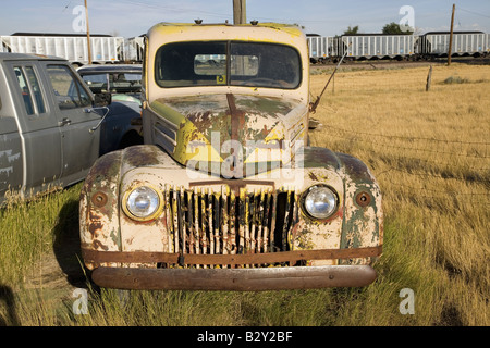 Junk-e-LKW im Feld in der Nähe von South Dakota und Nebraska Grenze Stockfoto