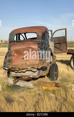 Junk-e-Auto im Feld in der Nähe von South Dakota und Nebraska Grenze Stockfoto