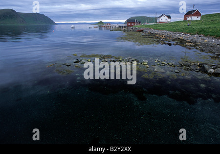 Norwegen Mitternachtssonne im kleinen Hafen südlich von Honningsvag Stockfoto