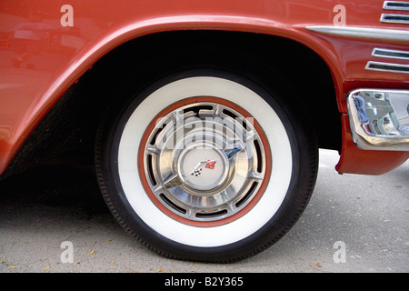 Detail der weißen Wand Reifen auf 1960 restauriert roten Chevy Impala, Grand Island, Nebraska Stockfoto