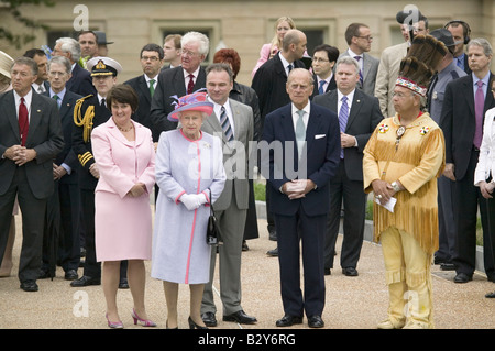 Königin Elizabeth II., Prinz Philip, VA Gouverneur Timothy M. Kaine und First Lady Anne Holton Stockfoto