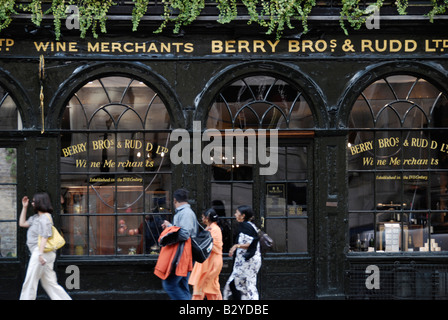 Berry Bros und Rudd feinen Weinhändler in St. James Street, St. James, London, England Stockfoto