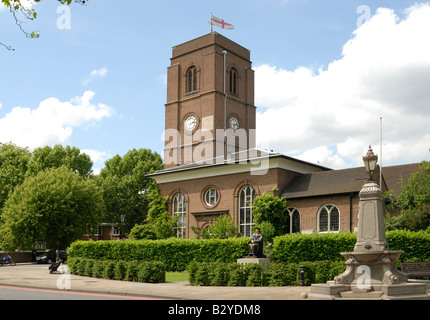 Statue von Sir Thomas More und Chelsea Old Church, London Stockfoto